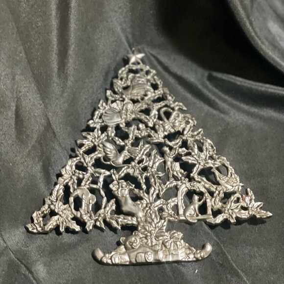 Vintage Christmas Tree metal trivet, hot plate, wall hanging - Picture 6 of 13